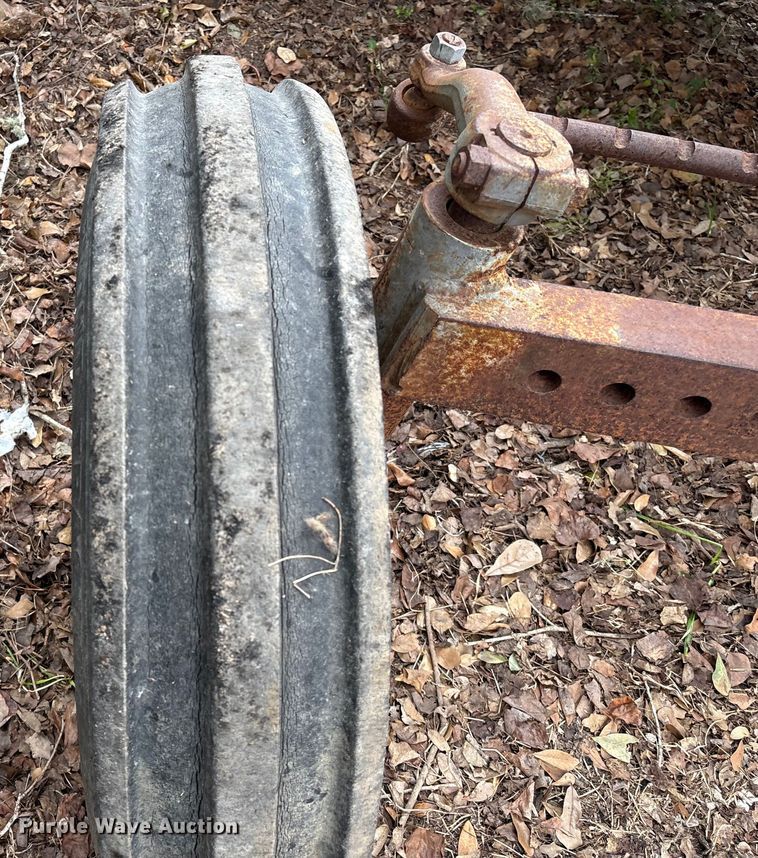 image for item EU7332 Massey Ferguson tractor