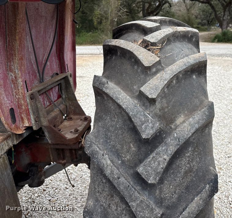 image for item EU7332 Massey Ferguson tractor