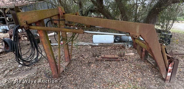 image for item EU7334 Tractor loader 