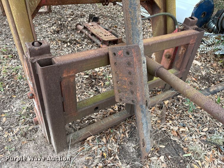 image for item EU7334 Tractor loader 