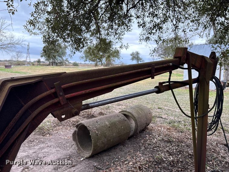 image for item EU7334 Tractor loader 