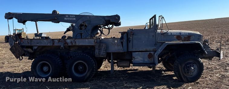 image for item FB0572 1953 IHC M62 tow truck