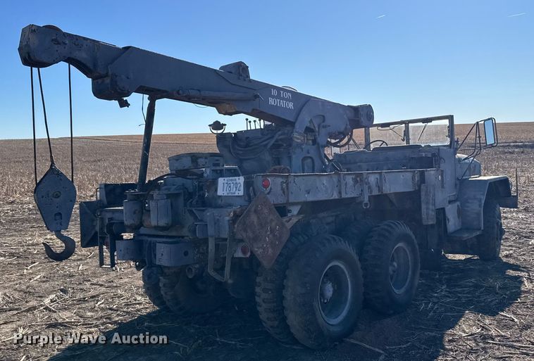 image for item FB0572 1953 IHC M62 tow truck