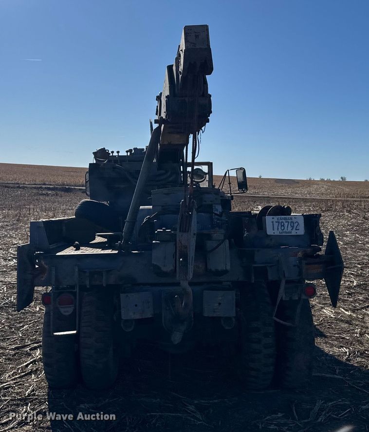 image for item FB0572 1953 IHC M62 tow truck