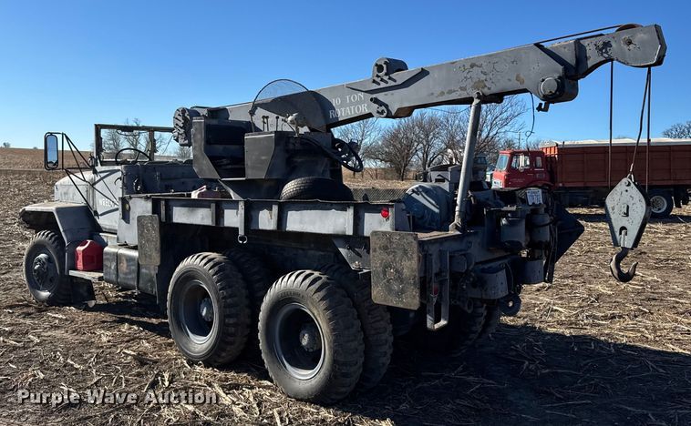 image for item FB0572 1953 IHC M62 tow truck