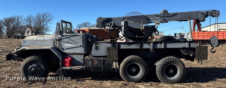 image for item FB0572 1953 IHC M62 tow truck