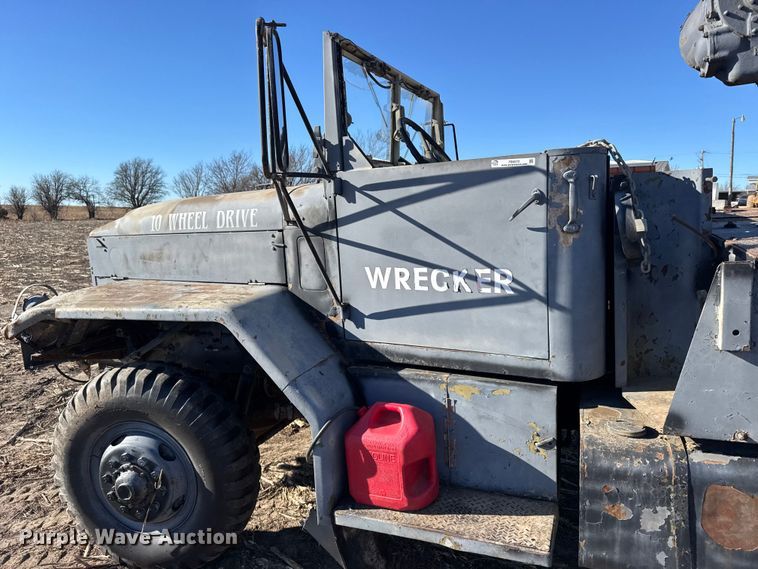 image for item FB0572 1953 IHC M62 tow truck