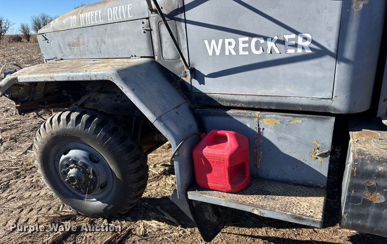 image for item FB0572 1953 IHC M62 tow truck