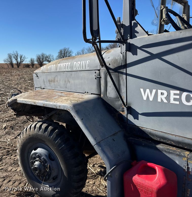 image for item FB0572 1953 IHC M62 tow truck