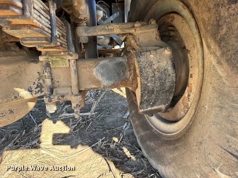 image for item FB0572 1953 IHC M62 tow truck