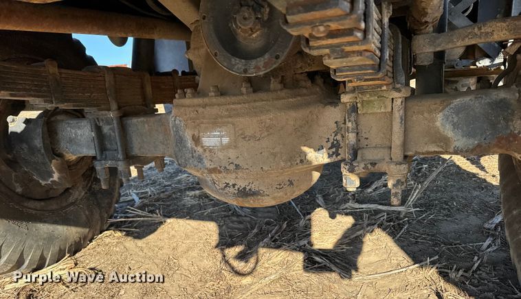 image for item FB0572 1953 IHC M62 tow truck