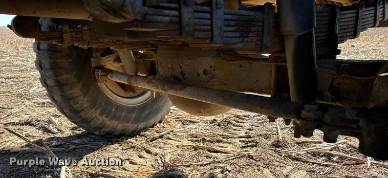 image for item FB0572 1953 IHC M62 tow truck