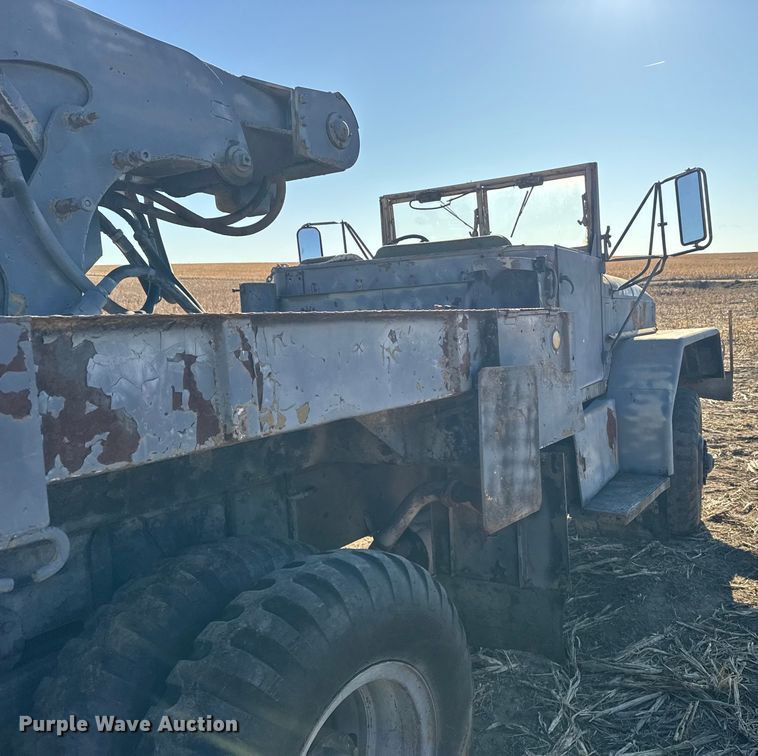 image for item FB0572 1953 IHC M62 tow truck