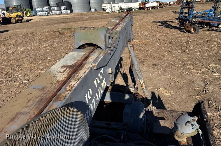 image for item FB0572 1953 IHC M62 tow truck