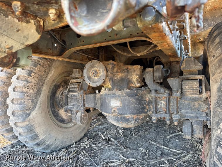 image for item FB0572 1953 IHC M62 tow truck