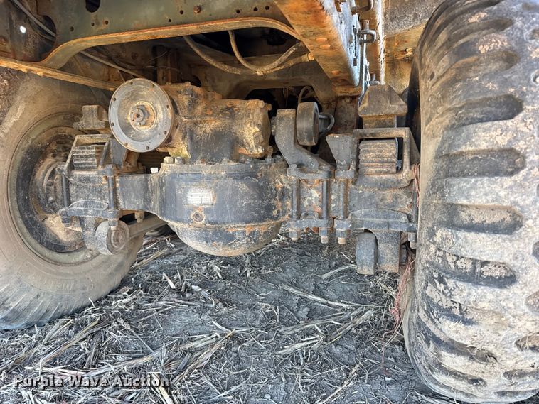 image for item FB0572 1953 IHC M62 tow truck