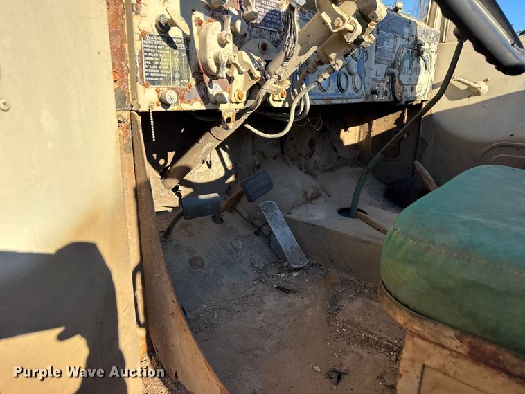 image for item FB0572 1953 IHC M62 tow truck