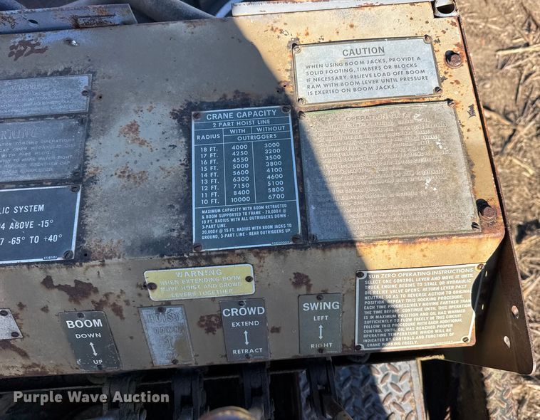 image for item FB0572 1953 IHC M62 tow truck