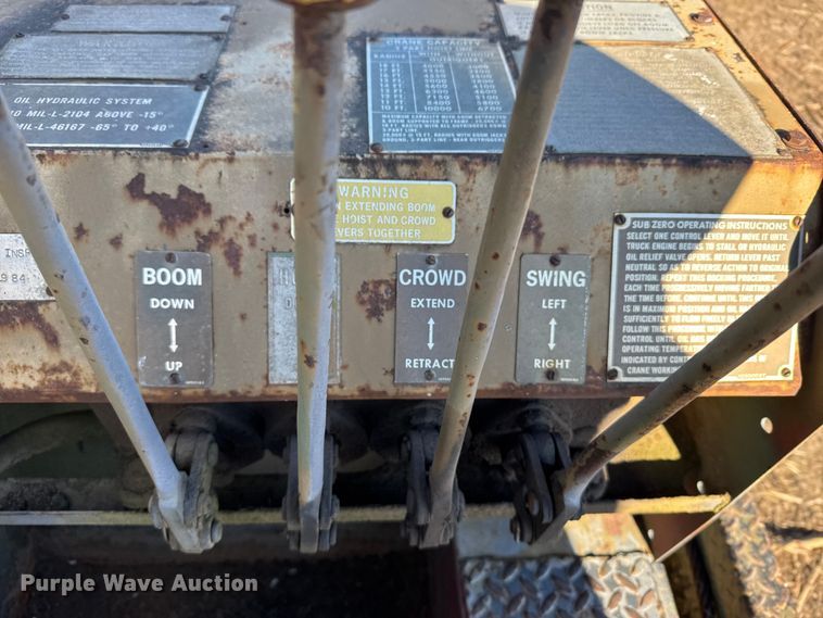 image for item FB0572 1953 IHC M62 tow truck