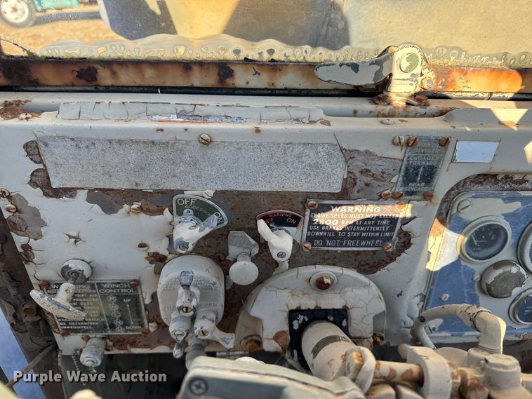 image for item FB0572 1953 IHC M62 tow truck