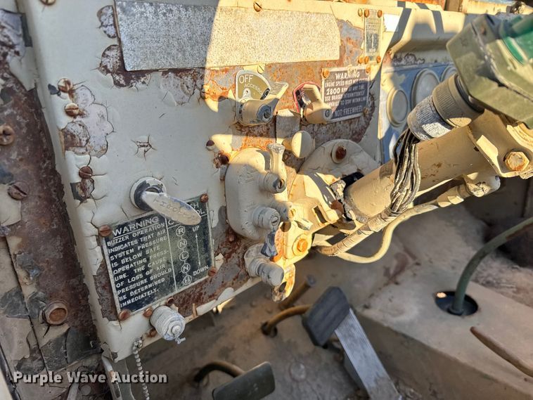 image for item FB0572 1953 IHC M62 tow truck