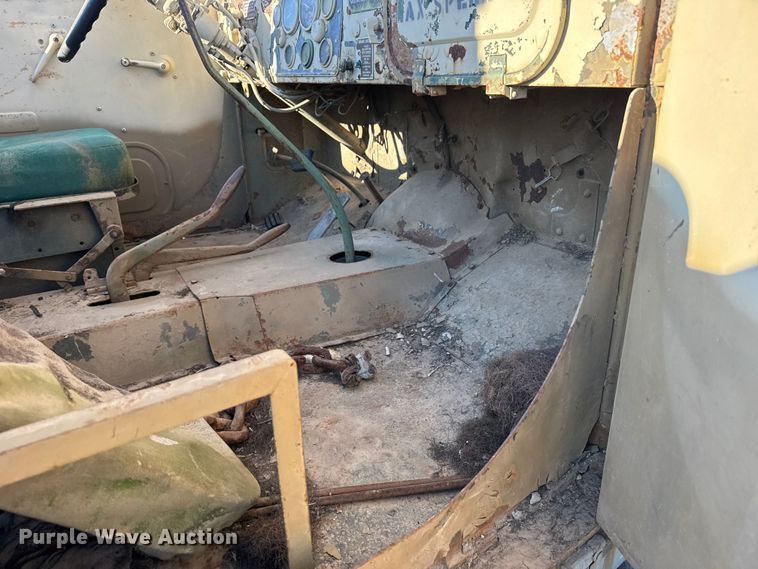 image for item FB0572 1953 IHC M62 tow truck