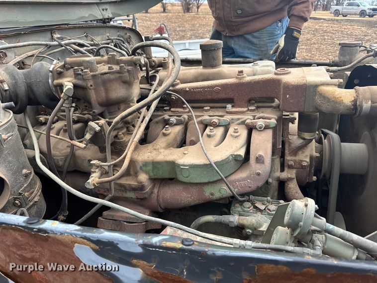 image for item FB0572 1953 IHC M62 tow truck