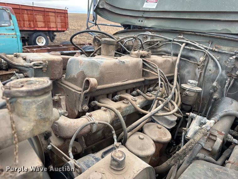 image for item FB0572 1953 IHC M62 tow truck