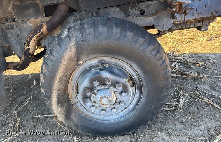 image for item FB0572 1953 IHC M62 tow truck