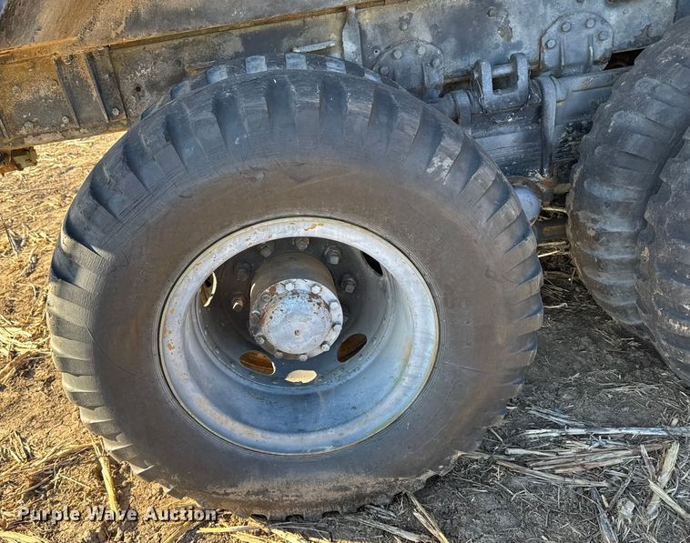 image for item FB0572 1953 IHC M62 tow truck