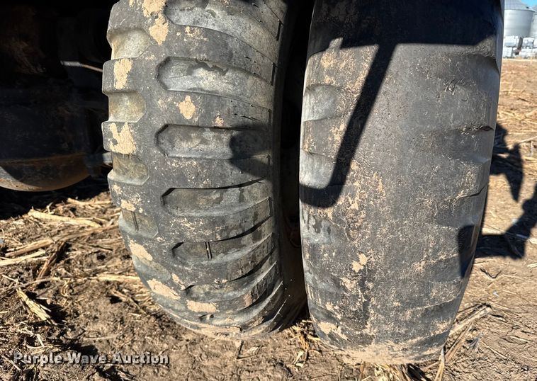 image for item FB0572 1953 IHC M62 tow truck