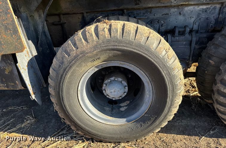 image for item FB0572 1953 IHC M62 tow truck