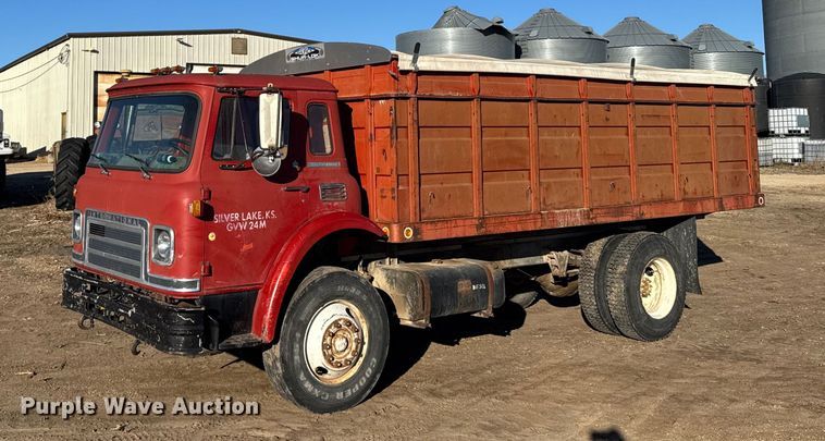 image for item FB0574 1981 International 1850 grain truck