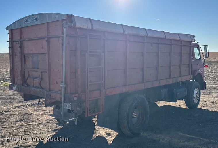 image for item FB0574 1981 International 1850 grain truck