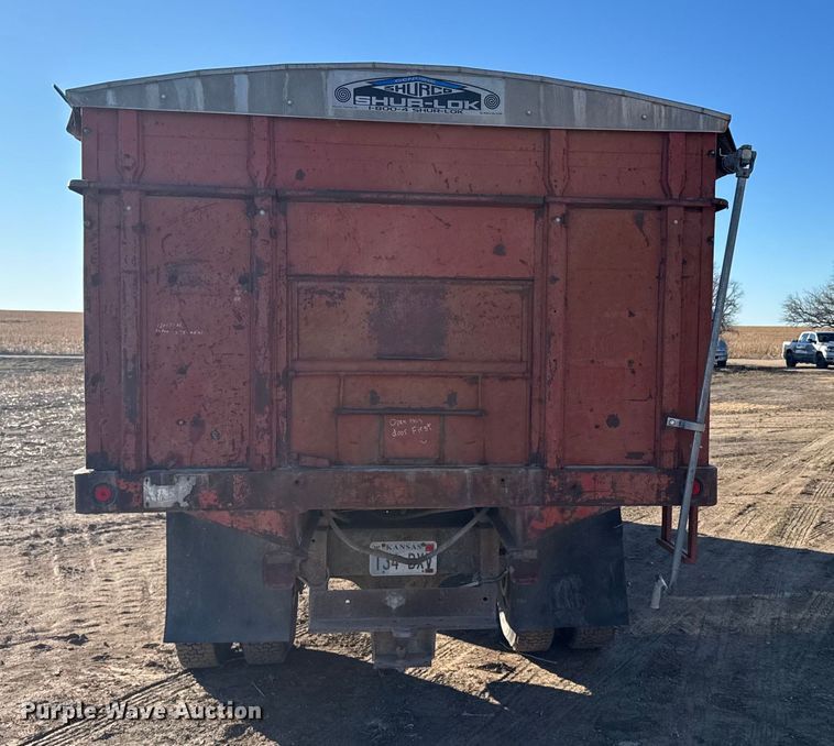 image for item FB0574 1981 International 1850 grain truck