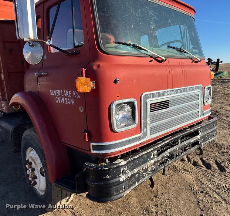 image for item FB0574 1981 International 1850 grain truck