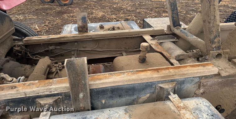 image for item FB0574 1981 International 1850 grain truck