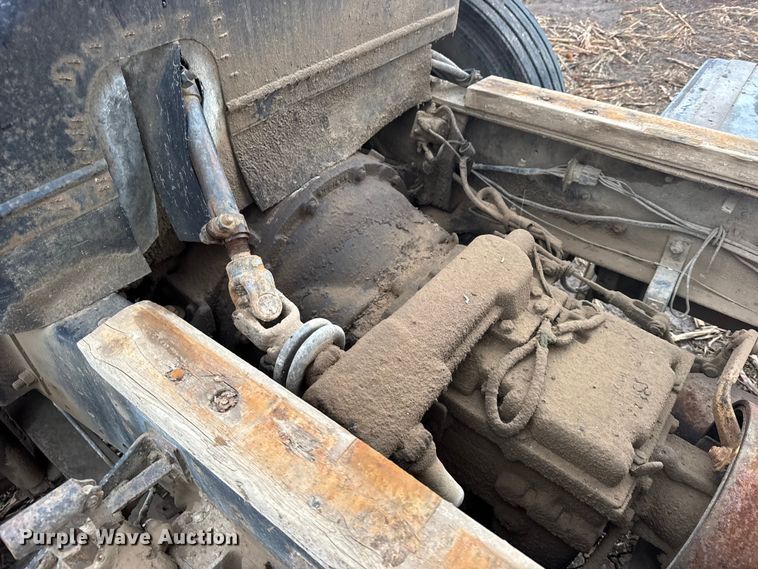 image for item FB0574 1981 International 1850 grain truck