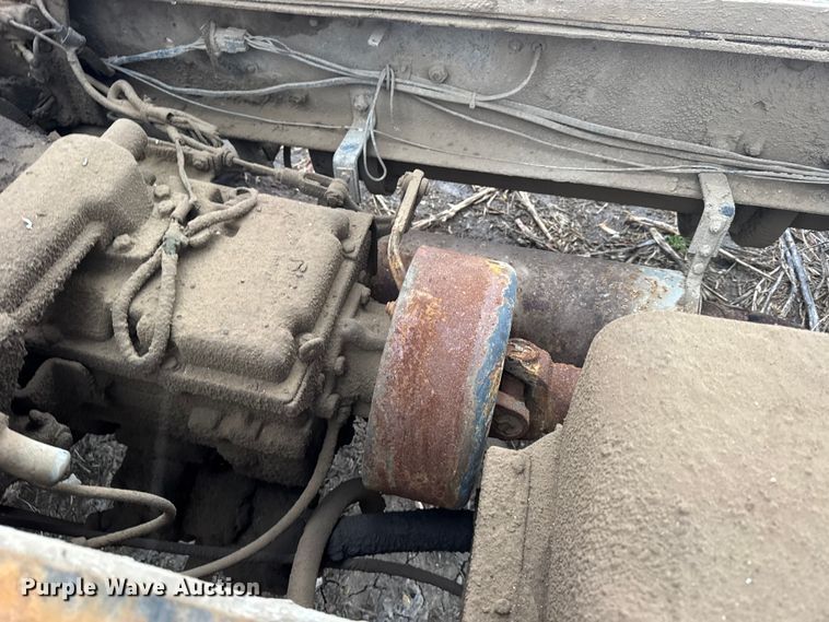 image for item FB0574 1981 International 1850 grain truck