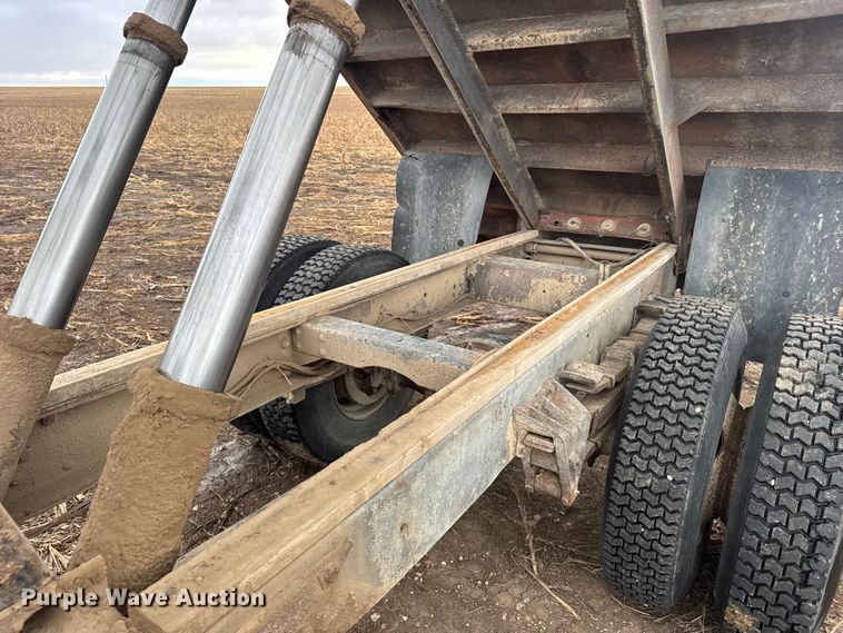 image for item FB0574 1981 International 1850 grain truck