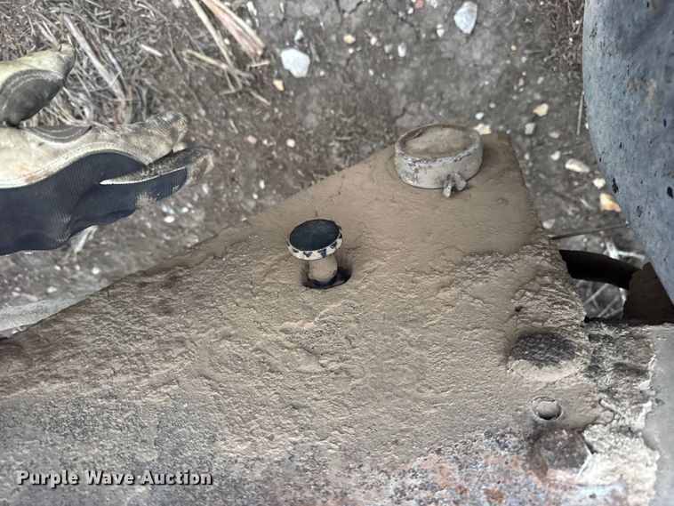 image for item FB0574 1981 International 1850 grain truck