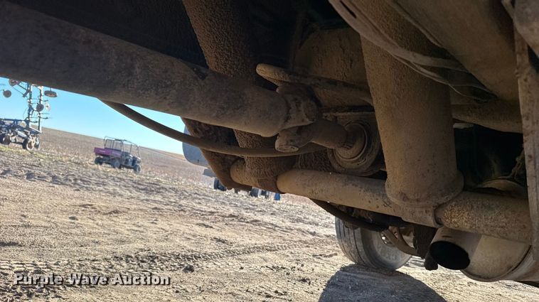 image for item FB0574 1981 International 1850 grain truck