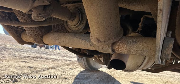 image for item FB0574 1981 International 1850 grain truck