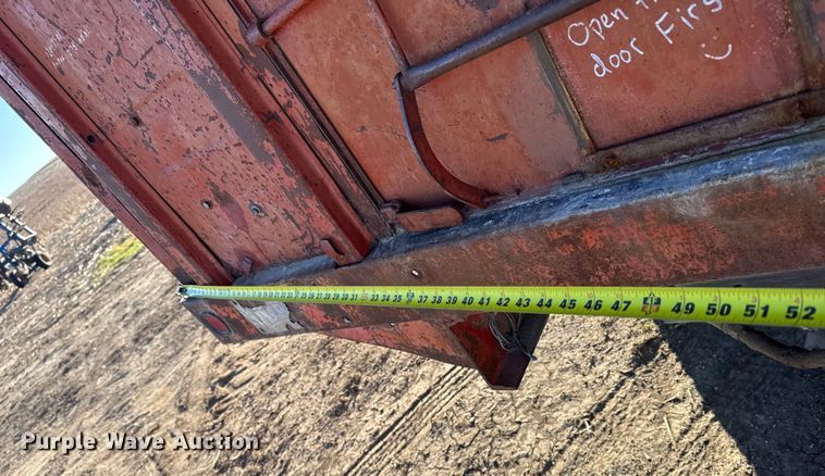 image for item FB0574 1981 International 1850 grain truck