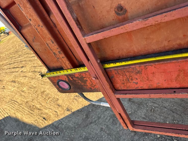 image for item FB0574 1981 International 1850 grain truck