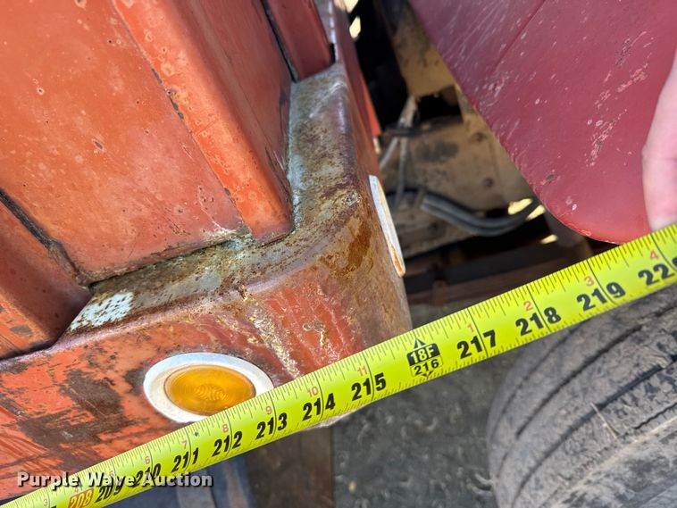 image for item FB0574 1981 International 1850 grain truck