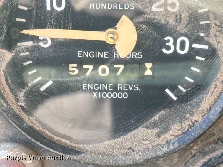 image for item FB0574 1981 International 1850 grain truck