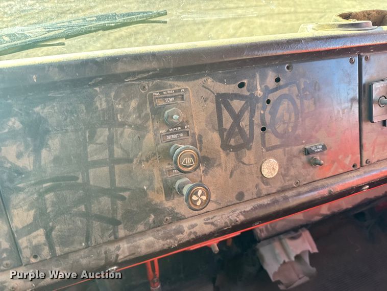 image for item FB0574 1981 International 1850 grain truck