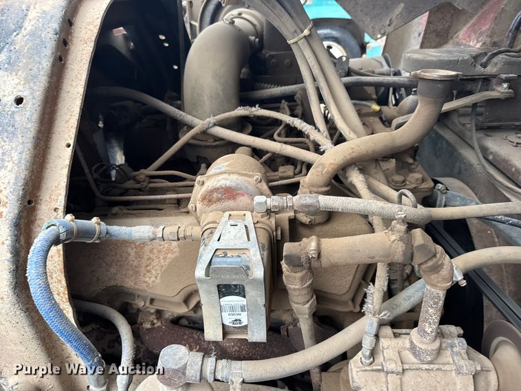 image for item FB0574 1981 International 1850 grain truck