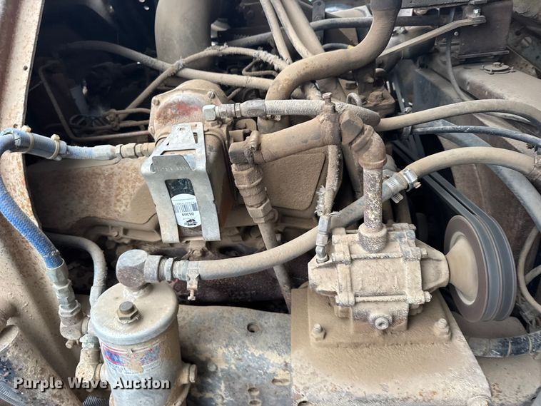 image for item FB0574 1981 International 1850 grain truck